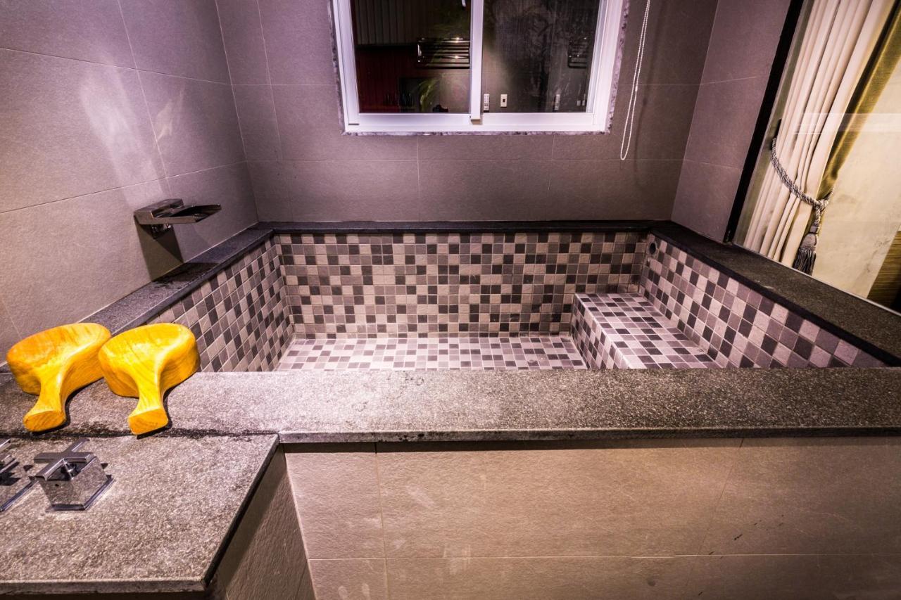 Slow Soup Hot Spring Hotel Джиаоси Екстериор снимка